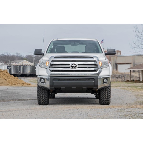 toyota-16-tundra-870-front-outdoor